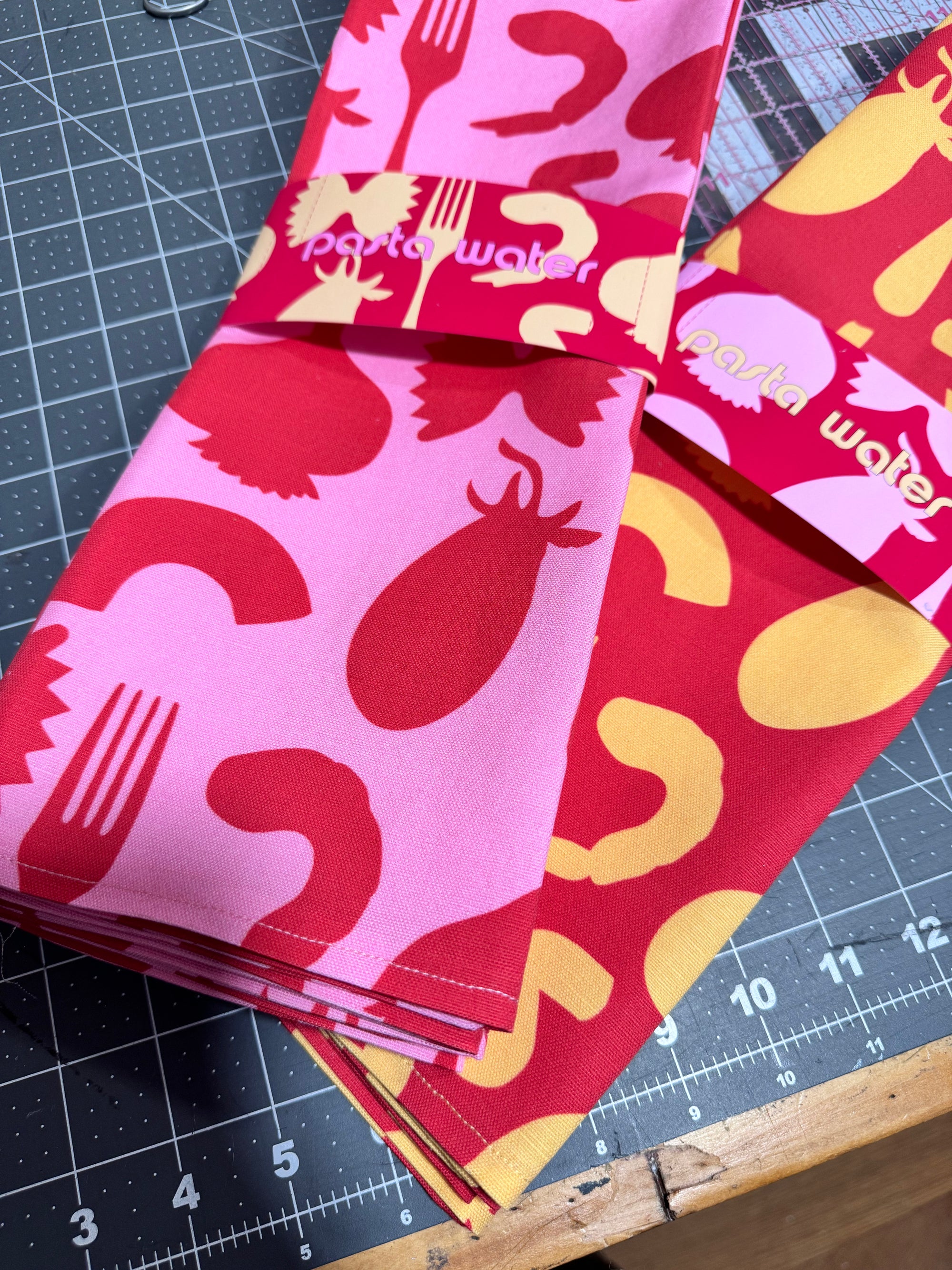 Pink and Red Silhouetti Print Canvas Napkins, set of 2